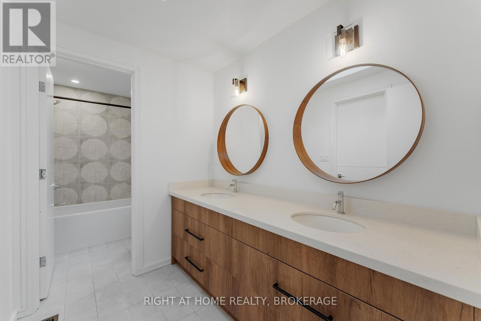 14 MAPLE STREET Image 34