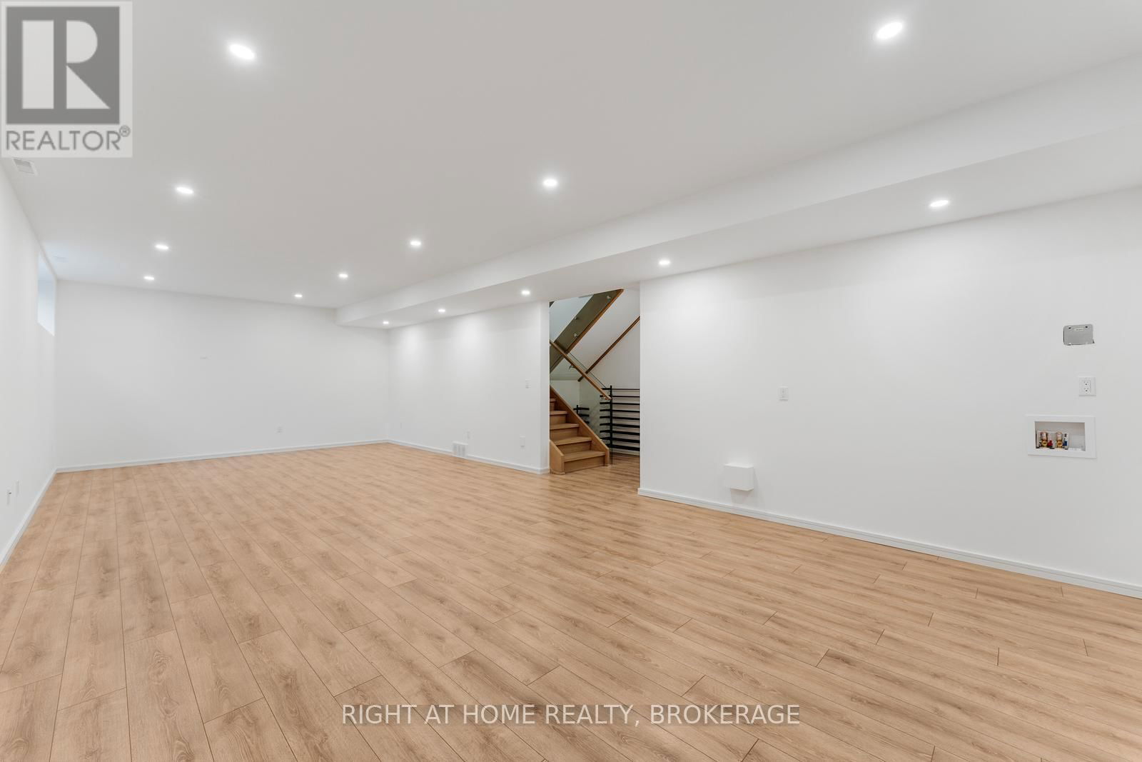 14 MAPLE STREET Image 37