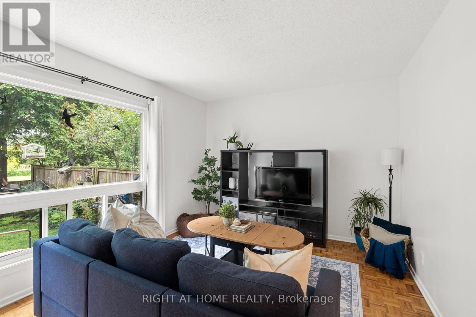 12B LARKSHIRE LANE Image 11