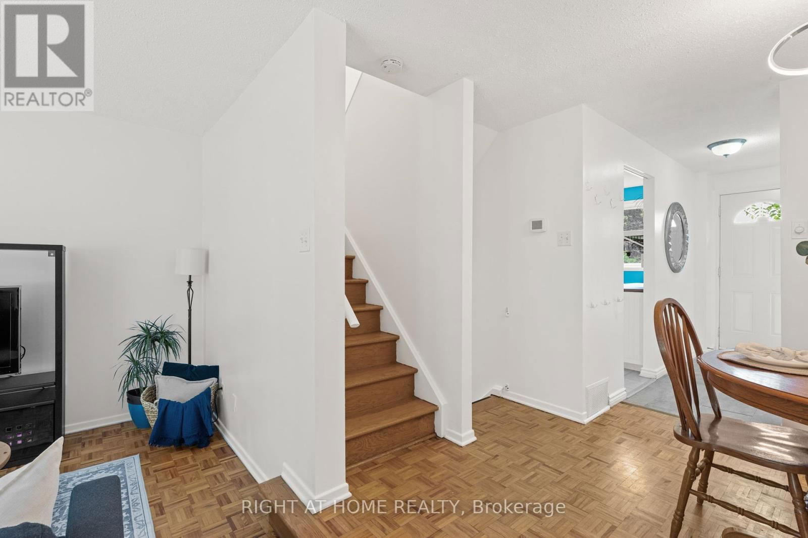 12B LARKSHIRE LANE Image 14