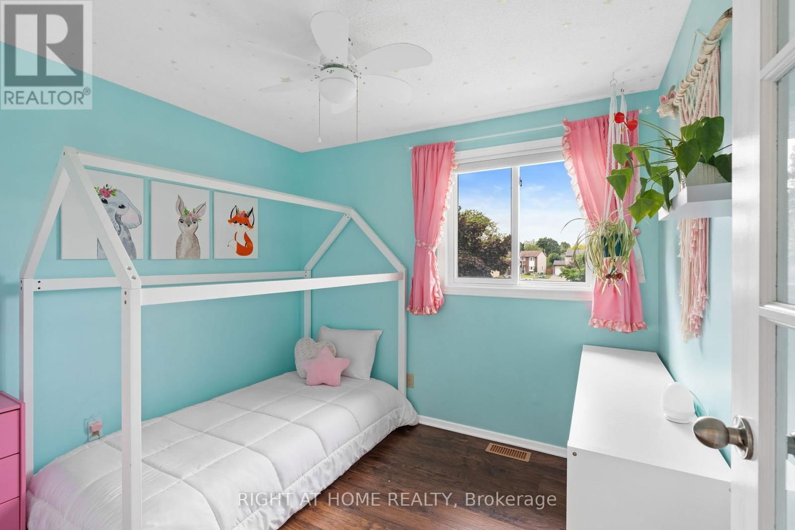12B LARKSHIRE LANE Image 19