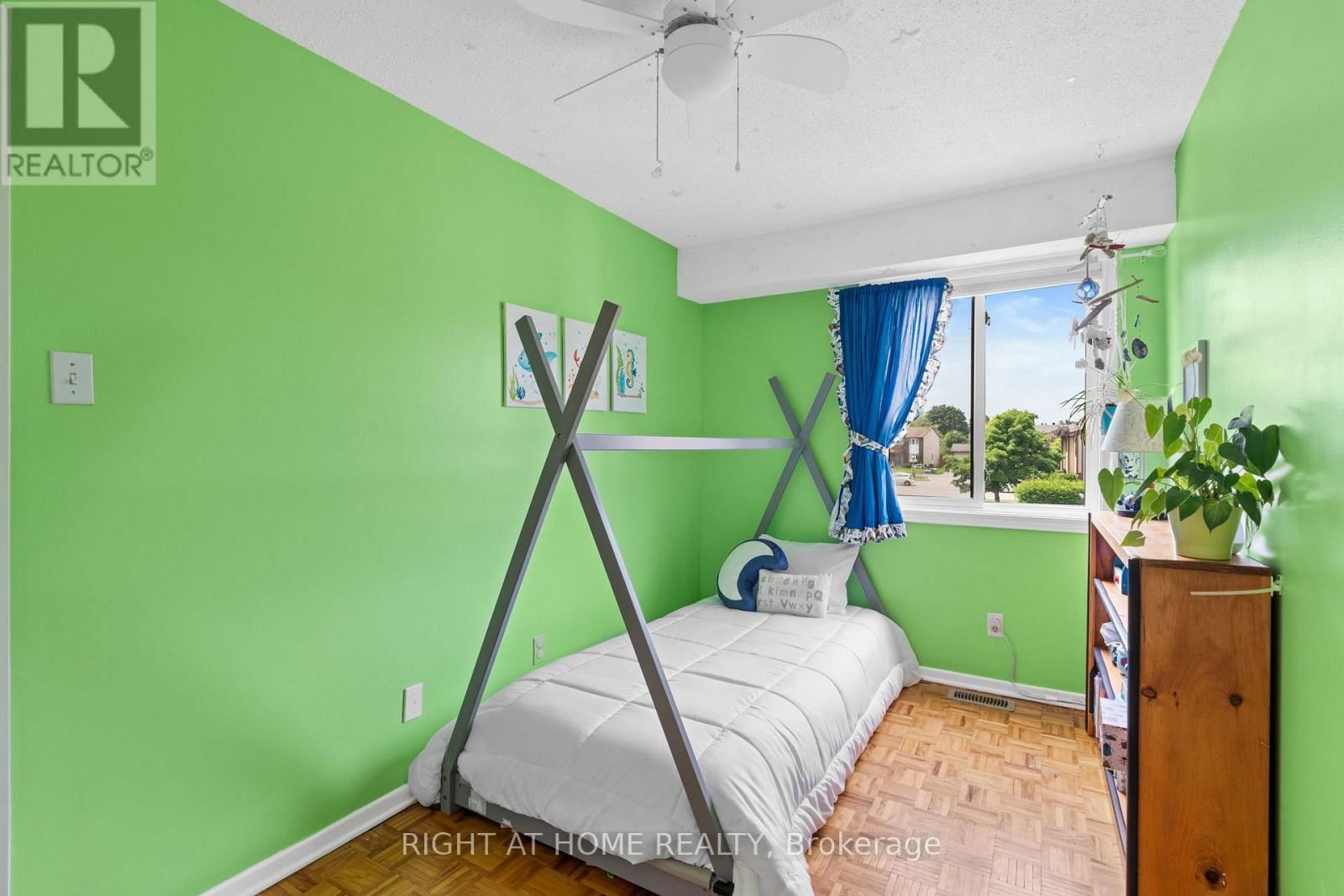 12B LARKSHIRE LANE Image 21