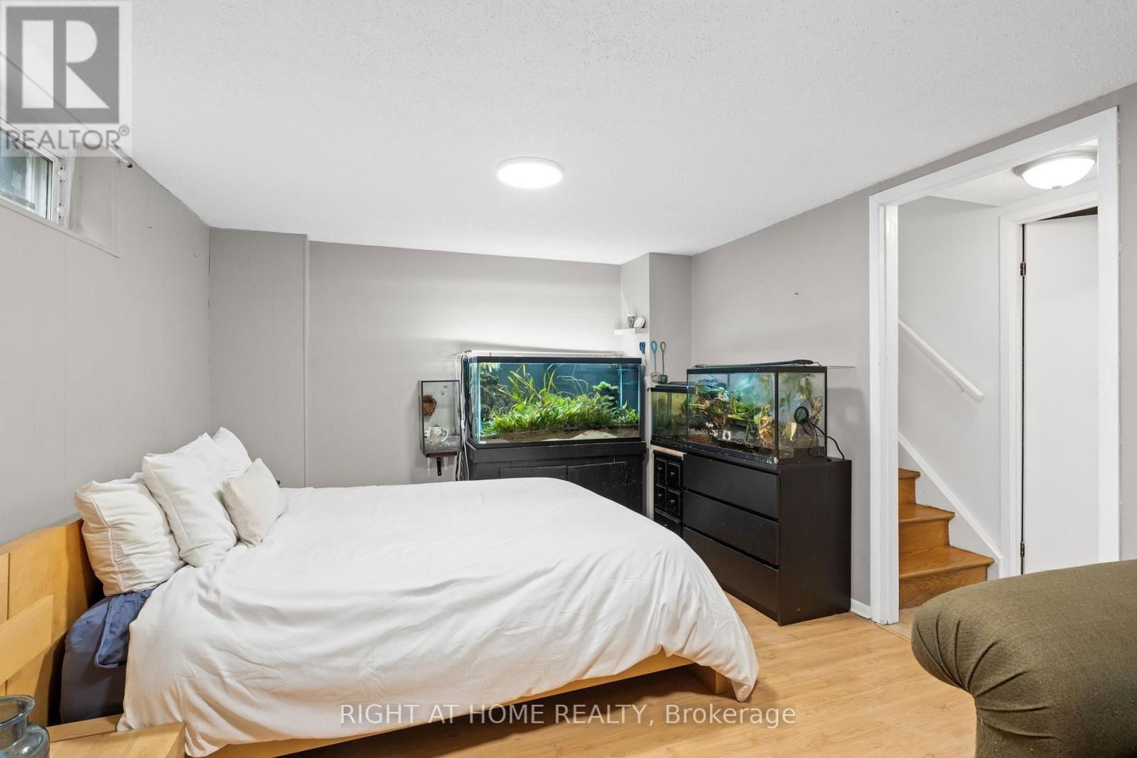 12B LARKSHIRE LANE Image 24