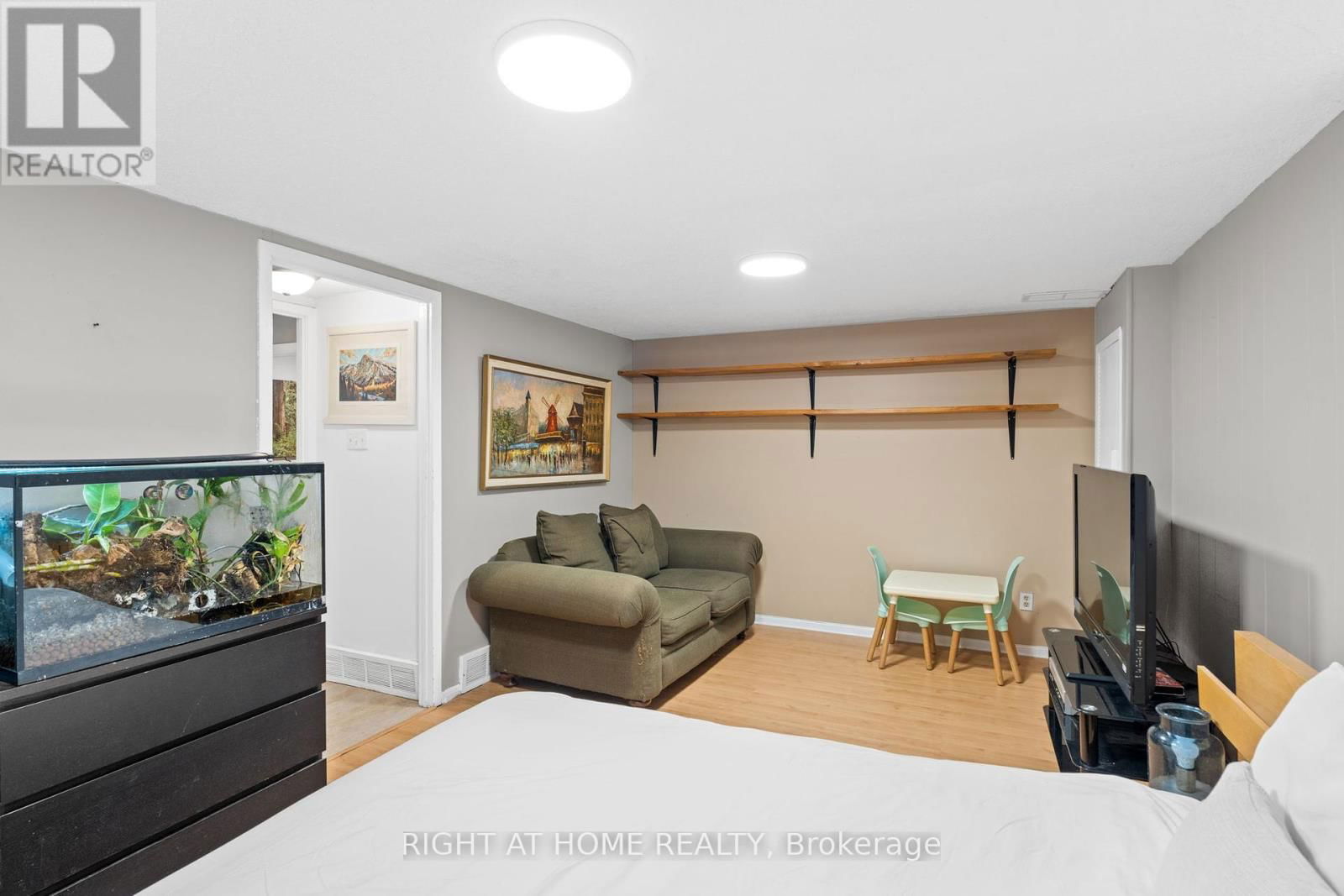 12B LARKSHIRE LANE Image 25