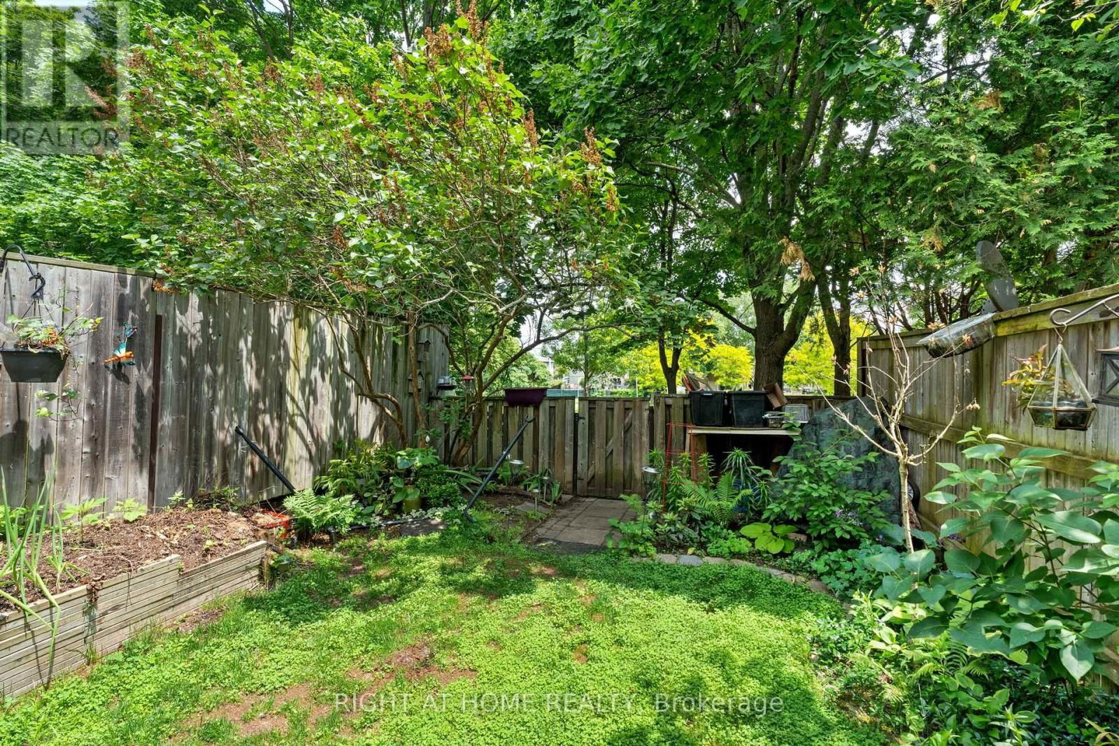 12B LARKSHIRE LANE Image 27