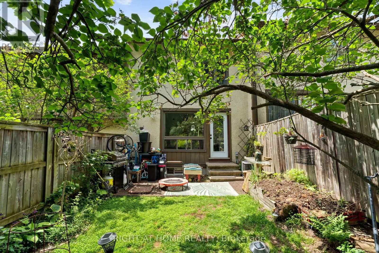 12B LARKSHIRE LANE Image 28