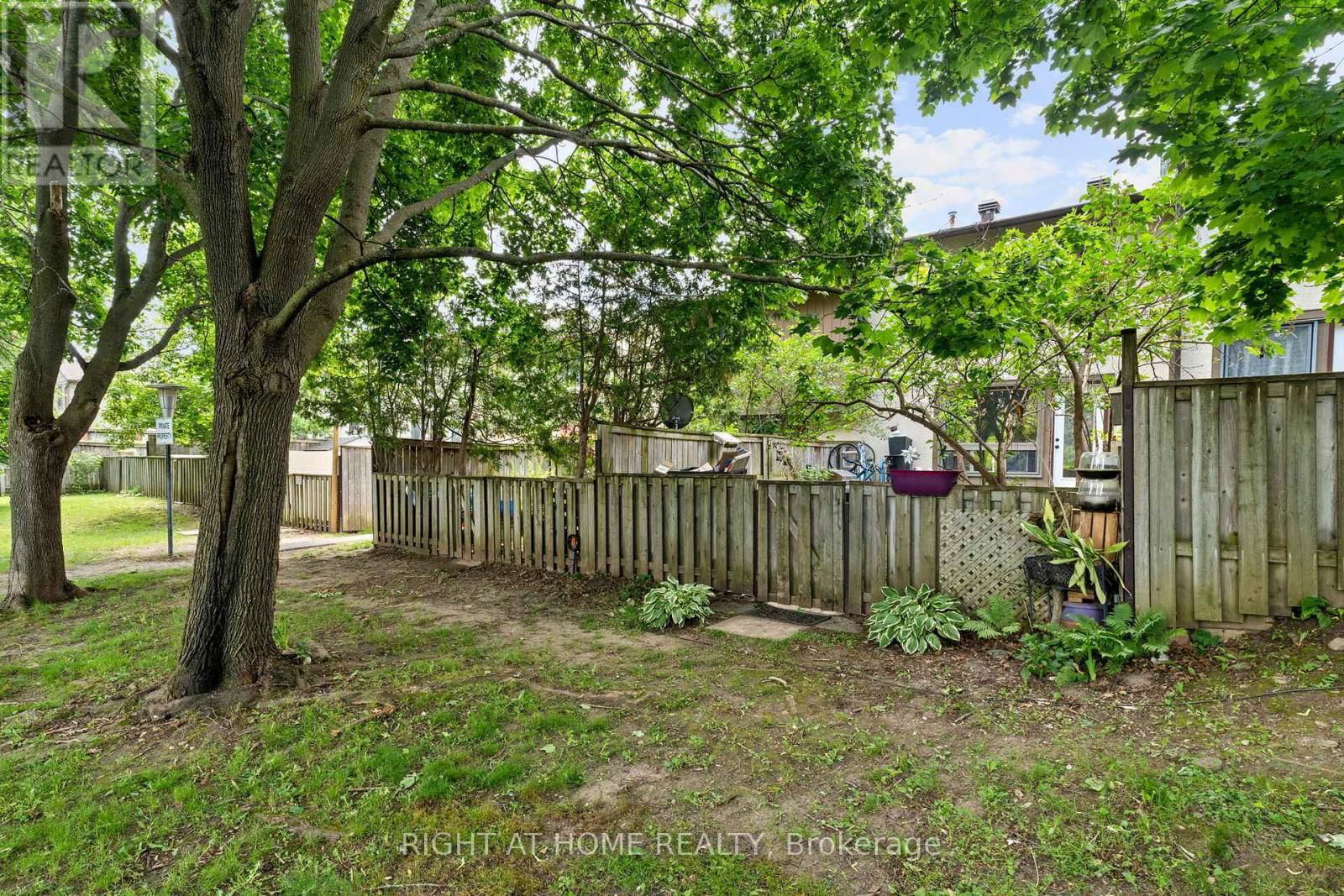 12B LARKSHIRE LANE Image 29