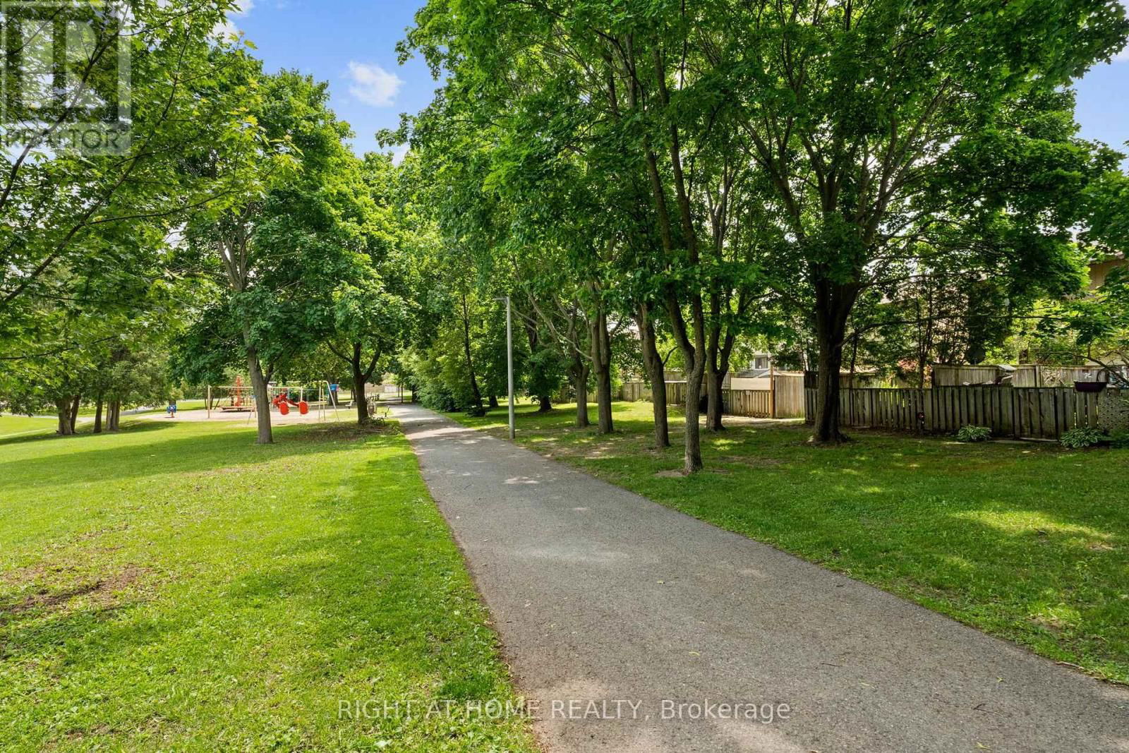 12B LARKSHIRE LANE Image 30
