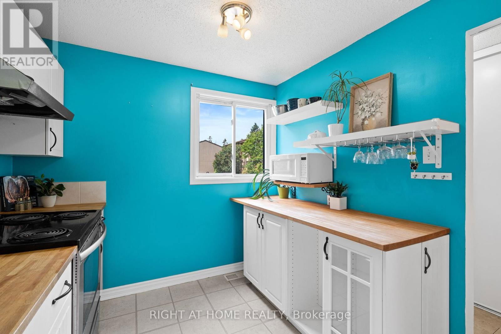 12B LARKSHIRE LANE Image 8