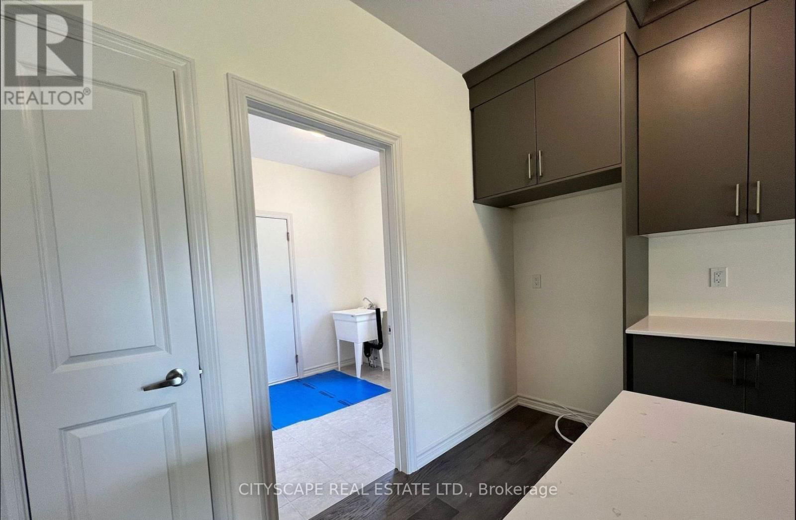 122 ELLEN STREET Image 15