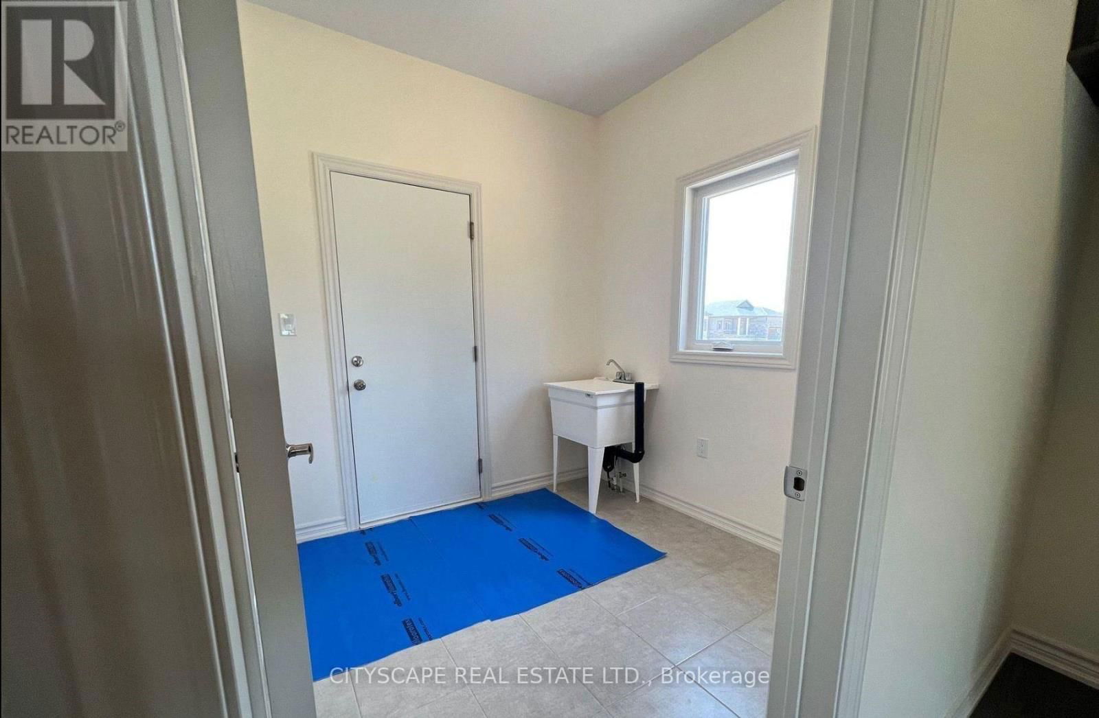 122 ELLEN STREET Image 16