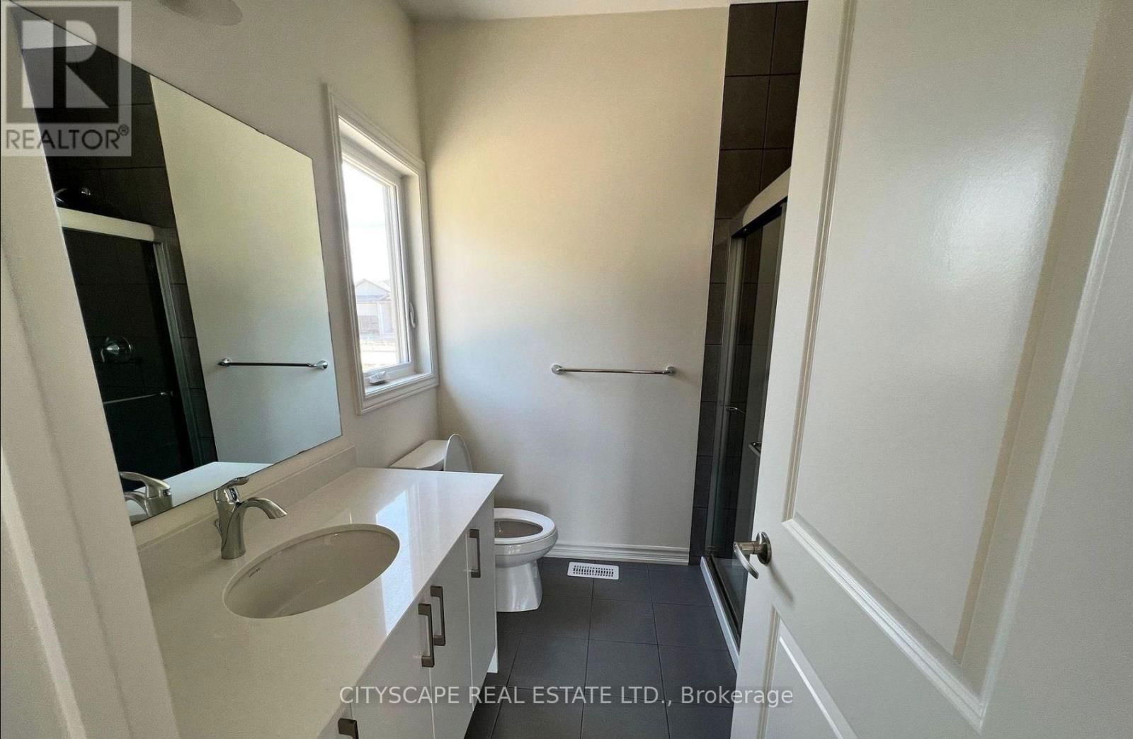 122 ELLEN STREET Image 17