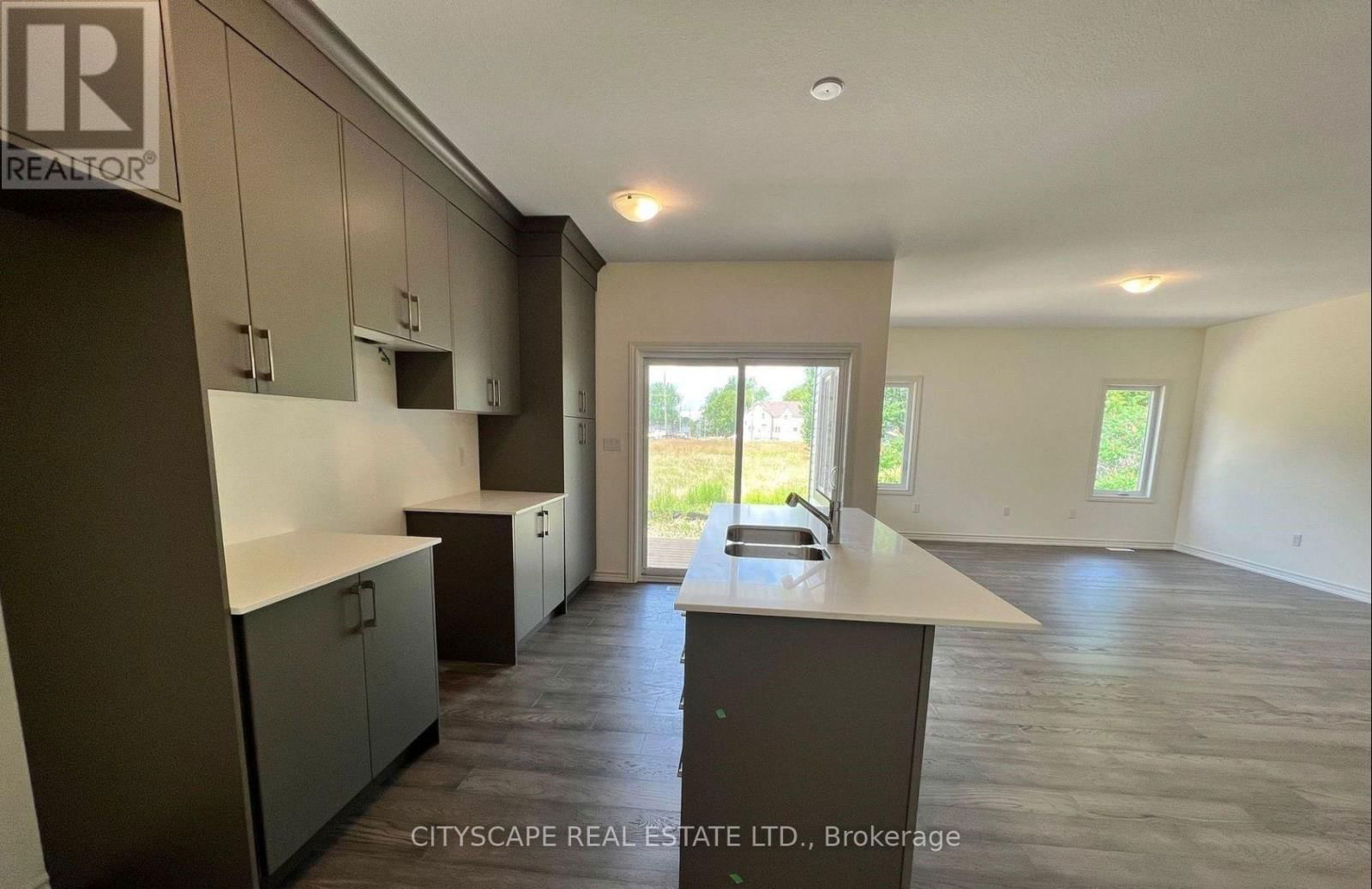 122 ELLEN STREET Image 4