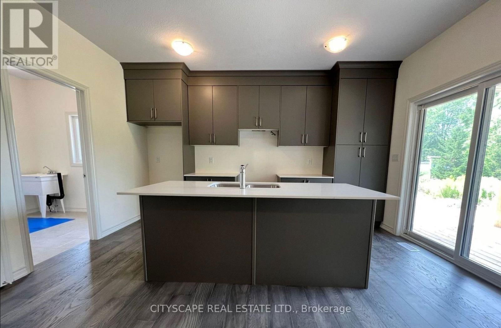 122 ELLEN STREET Image 5