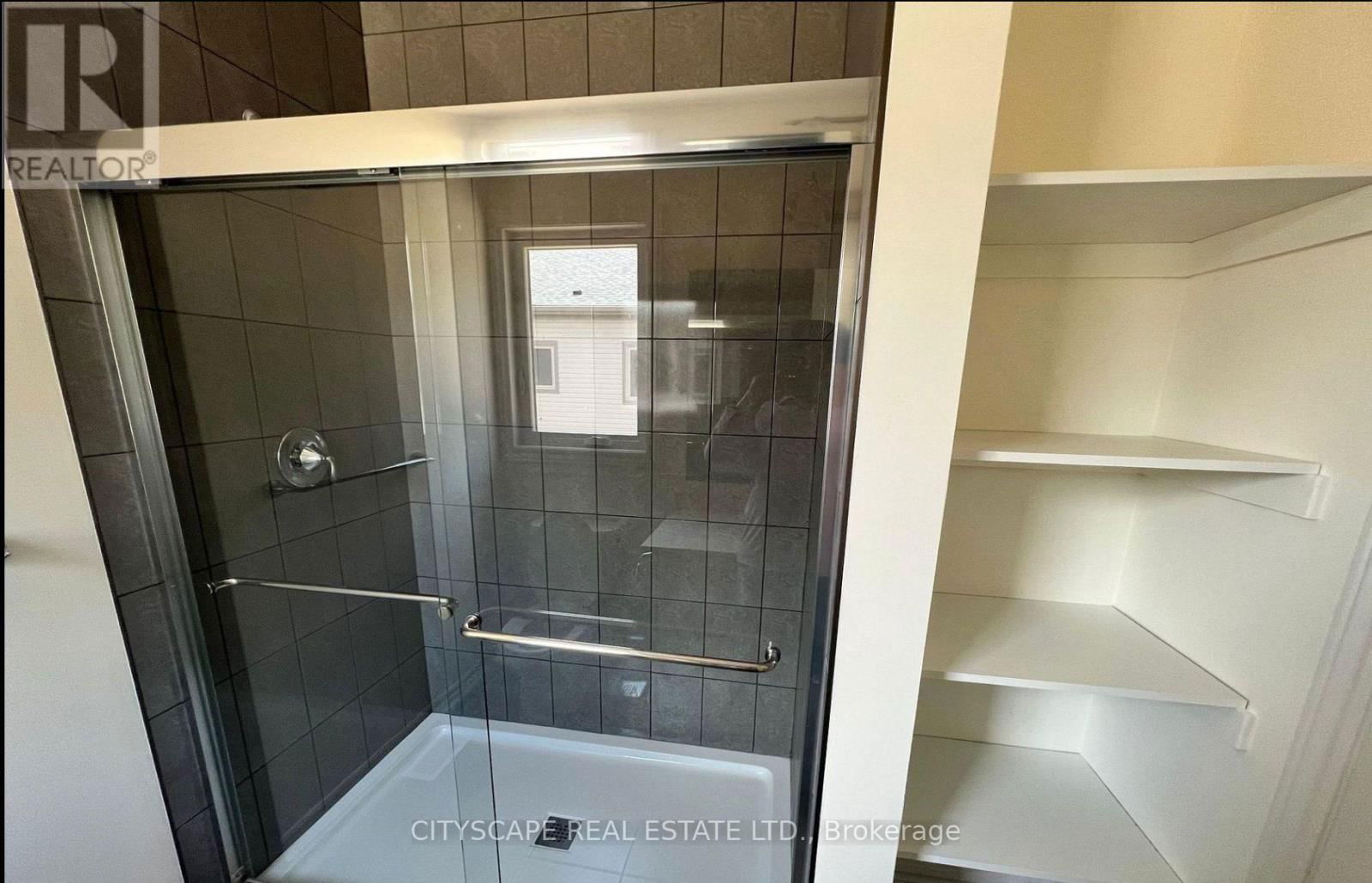 122 ELLEN STREET Image 8