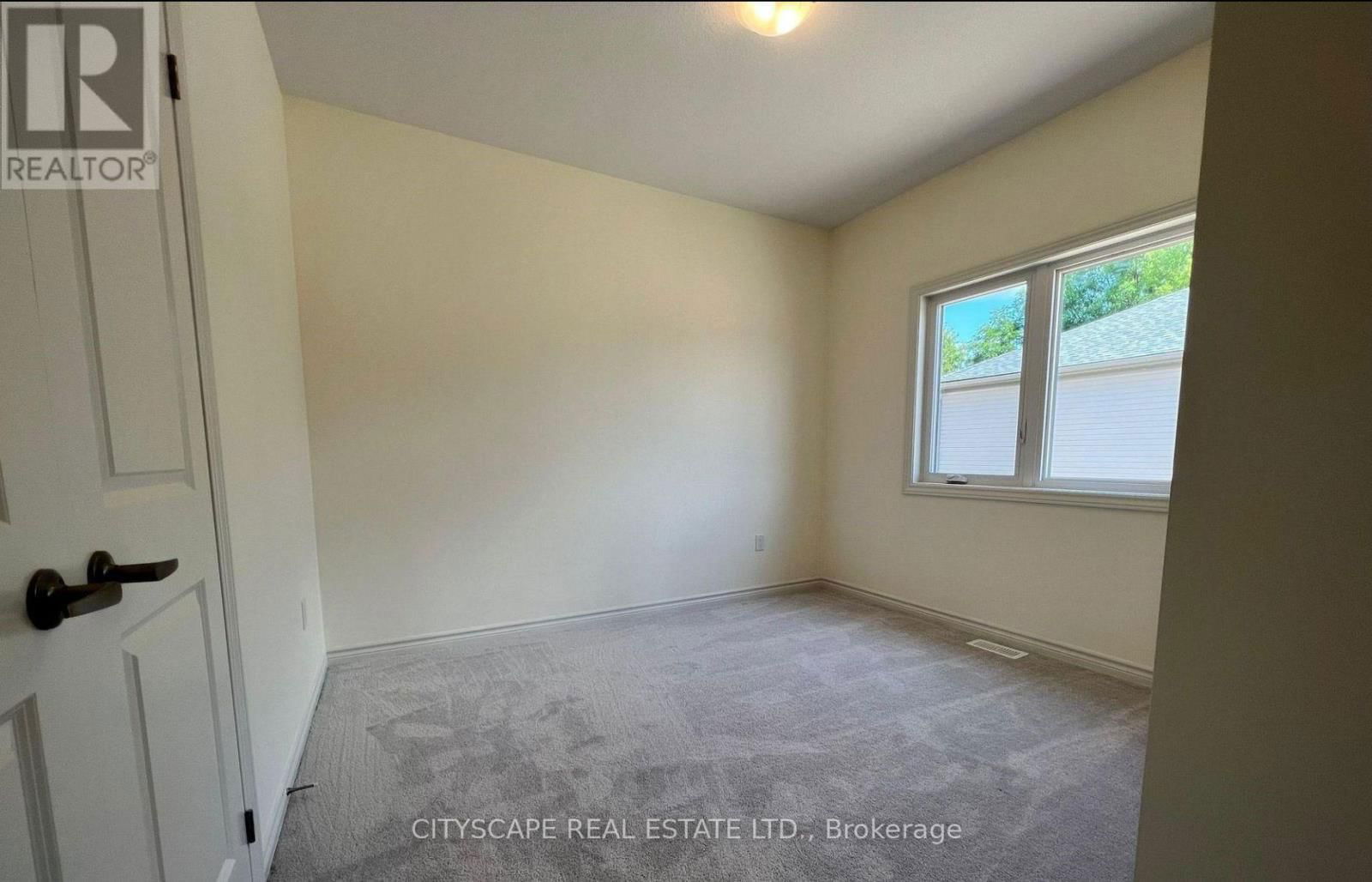 122 ELLEN STREET Image 9