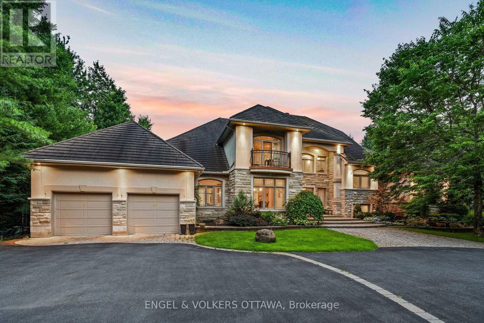 5800 QUEENSCOURT CRESCENT Image 1