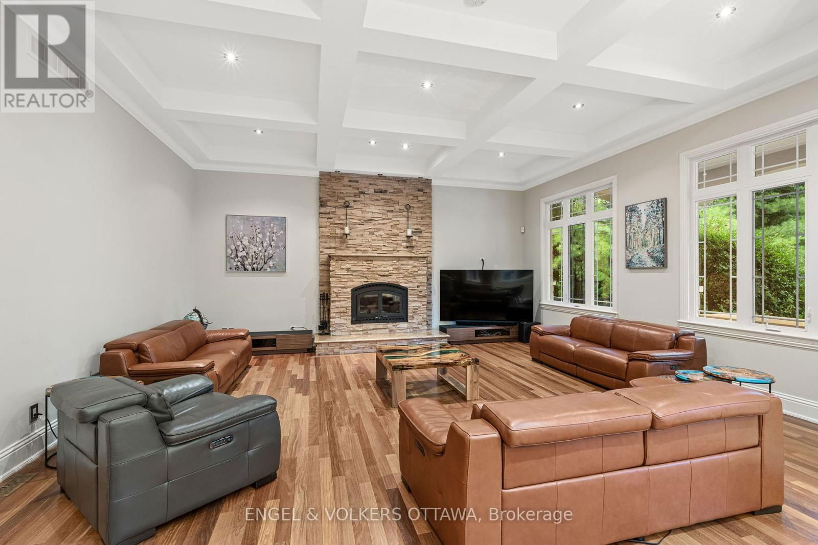 5800 QUEENSCOURT CRESCENT Image 10
