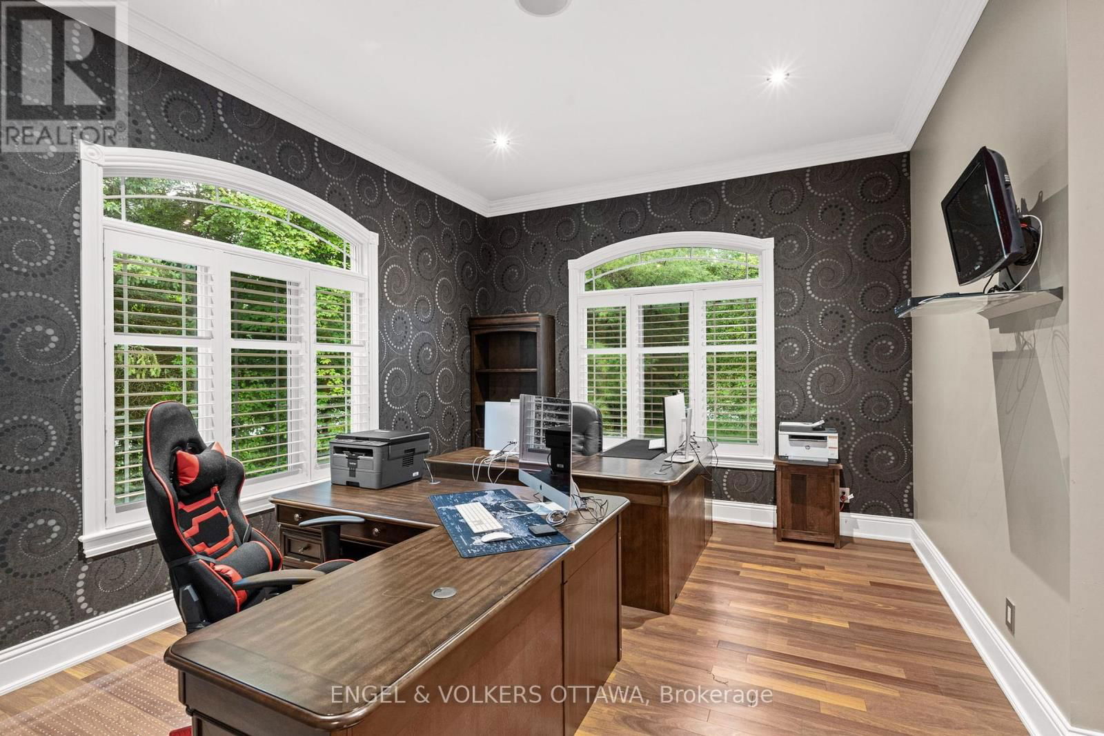 5800 QUEENSCOURT CRESCENT Image 21