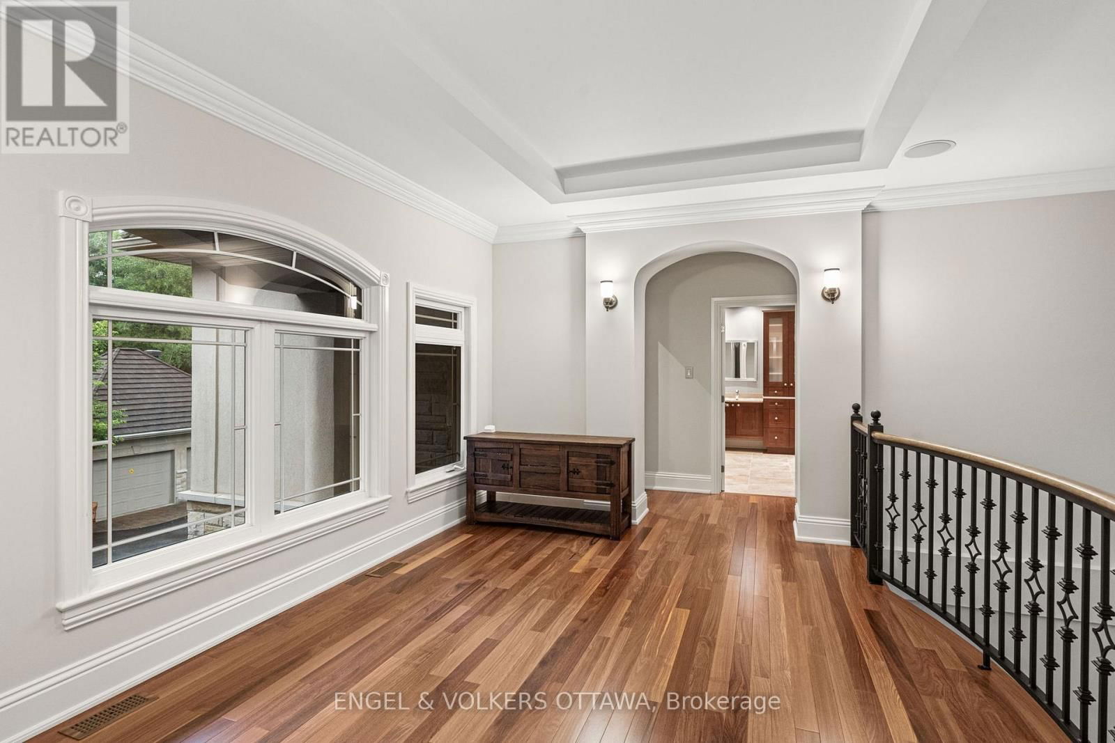 5800 QUEENSCOURT CRESCENT Image 23