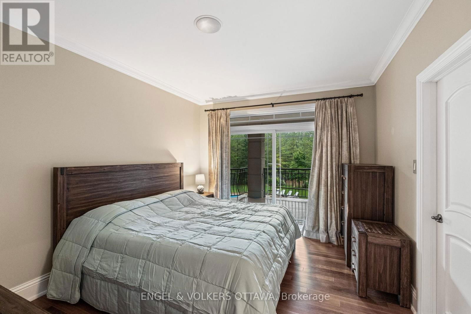 5800 QUEENSCOURT CRESCENT Image 24