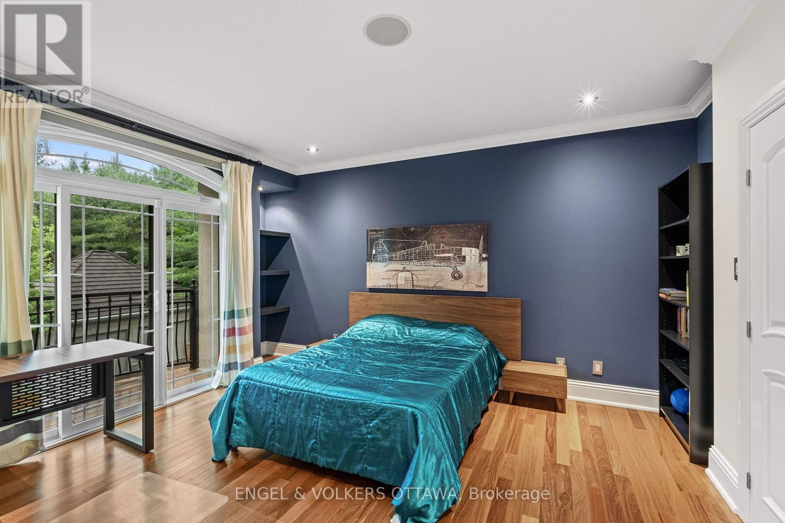 5800 QUEENSCOURT CRESCENT Image 27