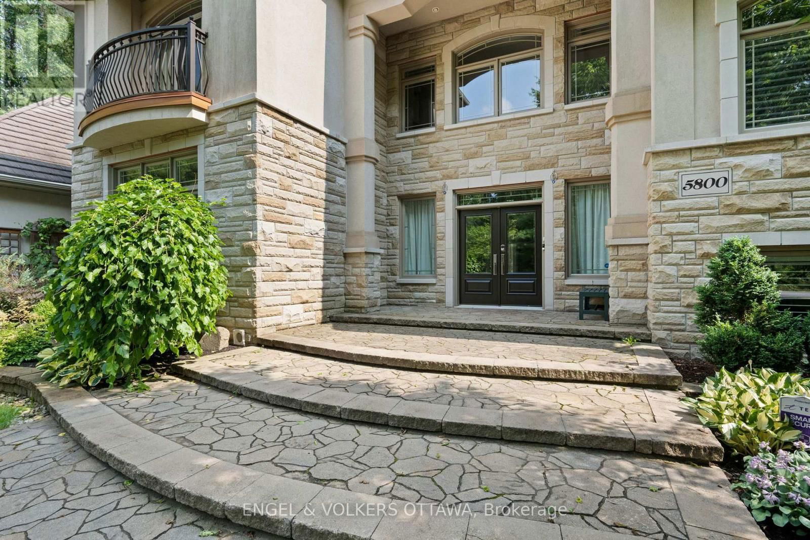 5800 QUEENSCOURT CRESCENT Image 3