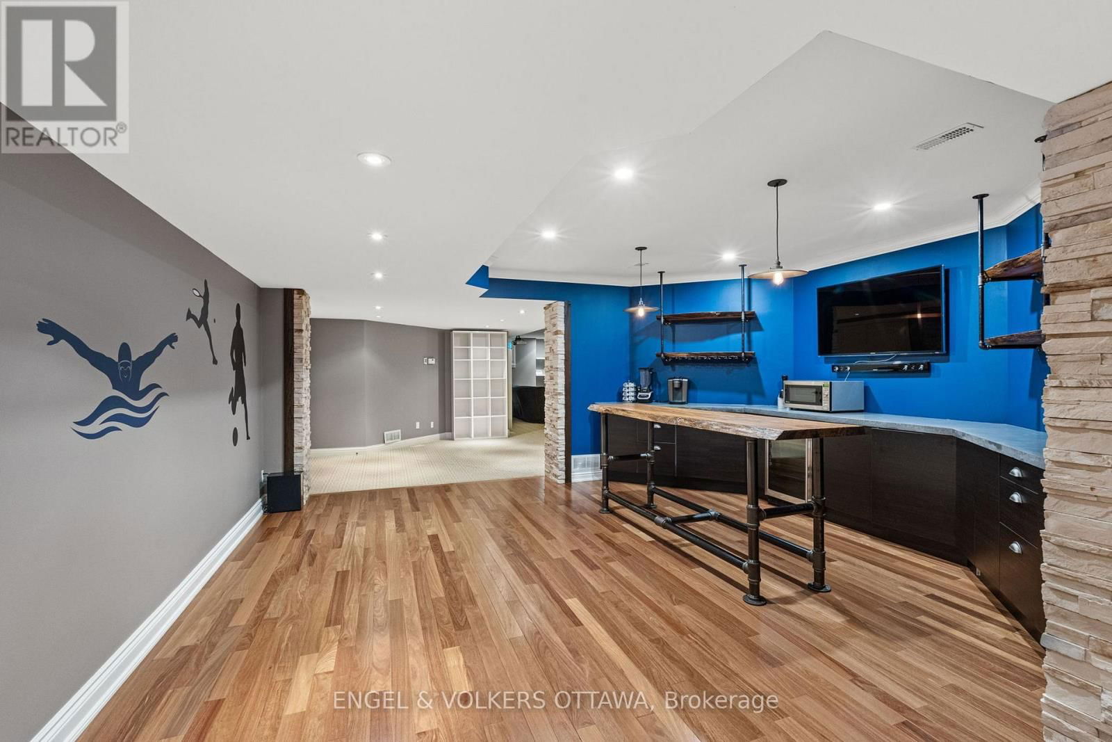 5800 QUEENSCOURT CRESCENT Image 30