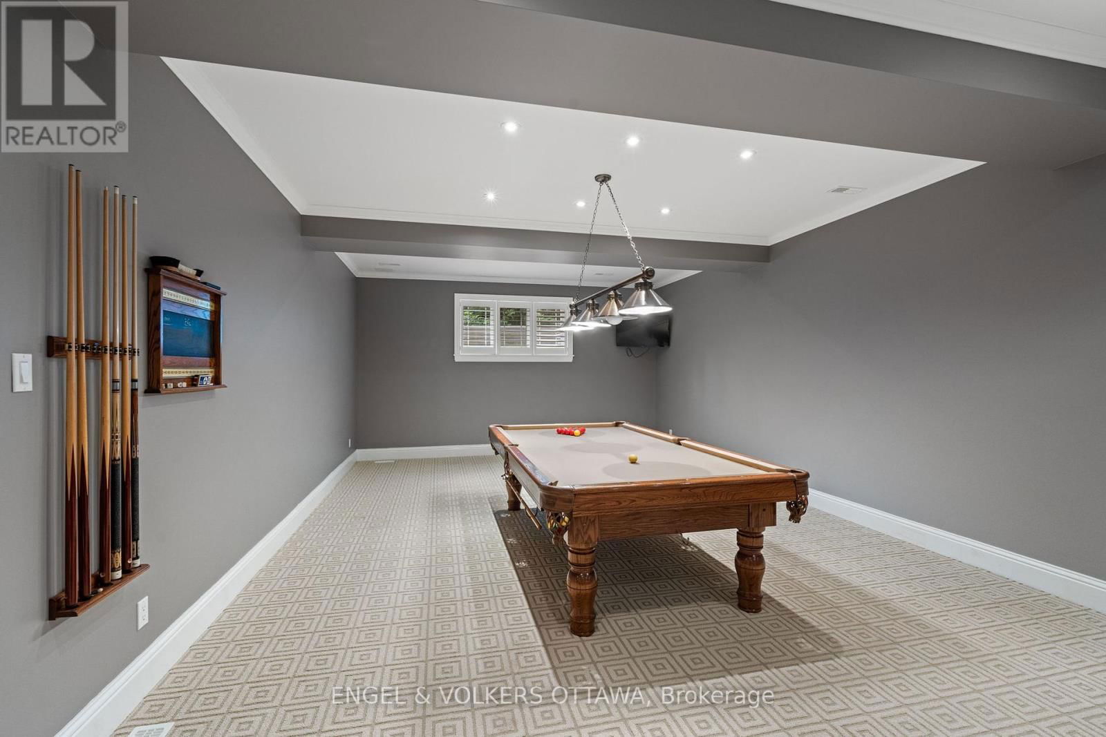 5800 QUEENSCOURT CRESCENT Image 31