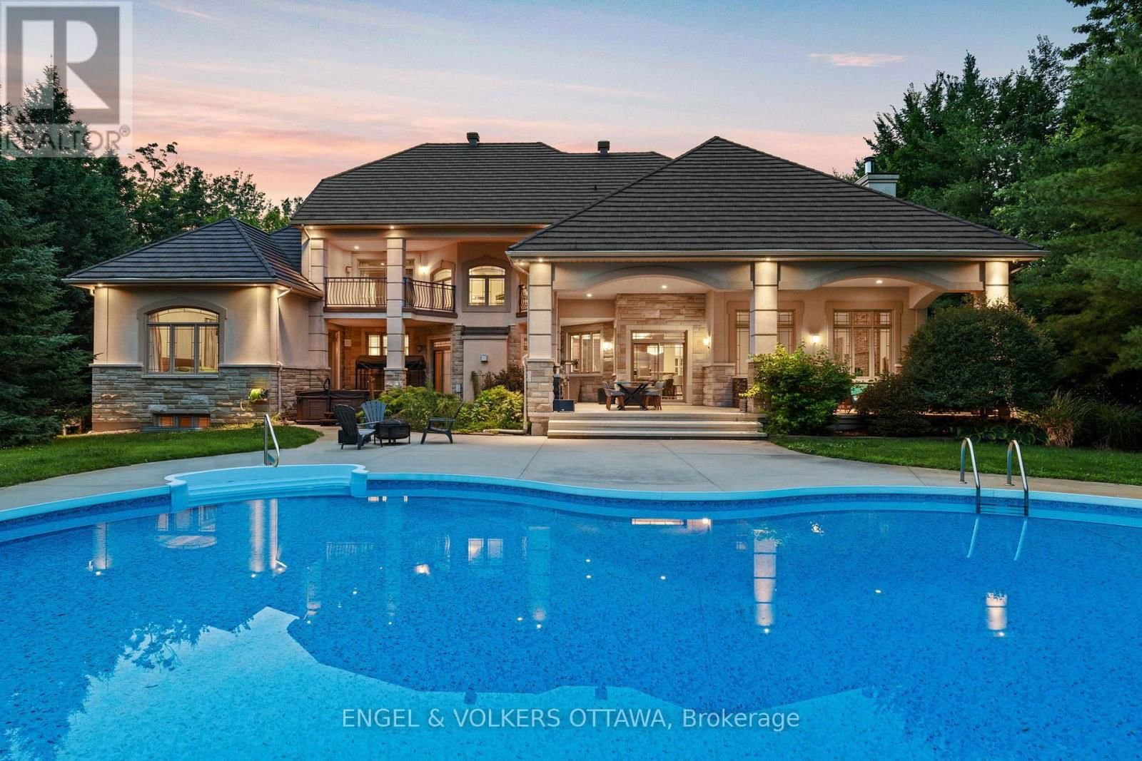 5800 QUEENSCOURT CRESCENT Image 36