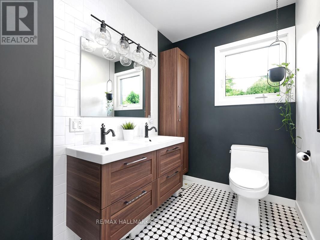 2447 MAGNUS AVENUE Image 21