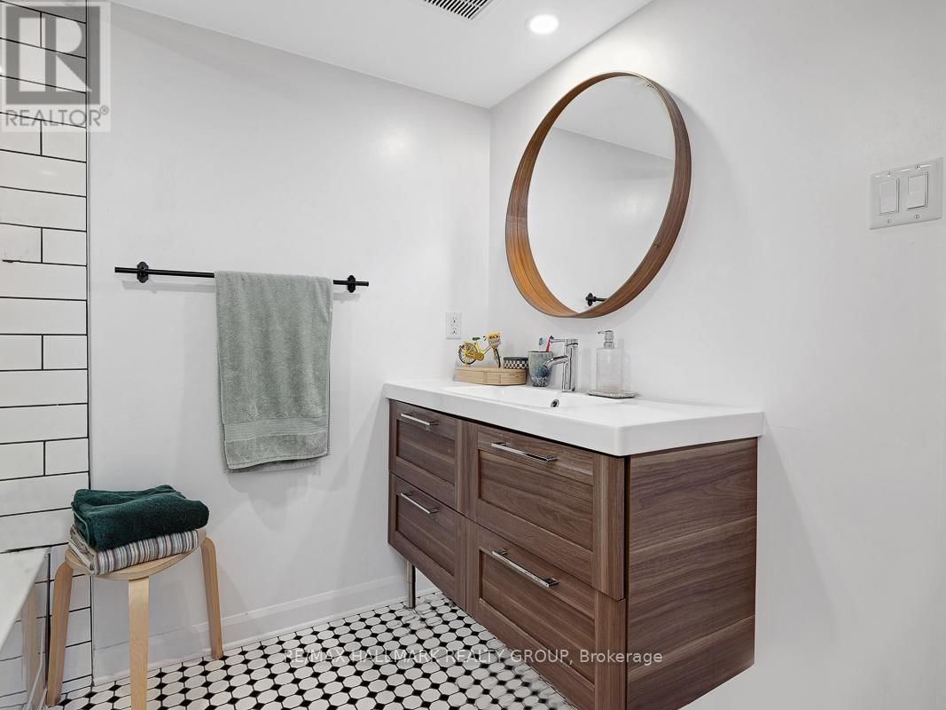 2447 MAGNUS AVENUE Image 36