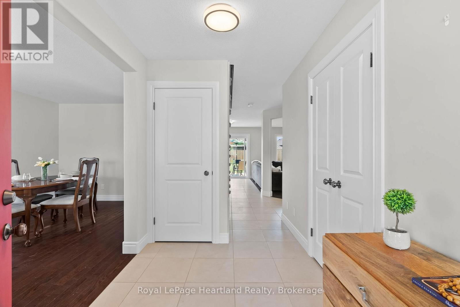 97 FORBES CRESCENT Image 12