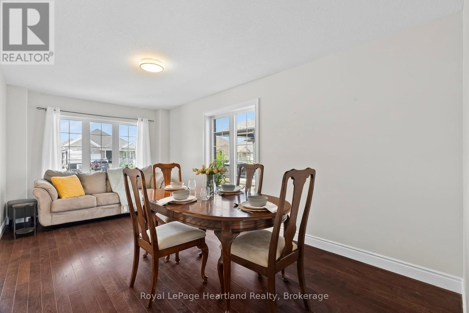 97 FORBES CRESCENT Image 15