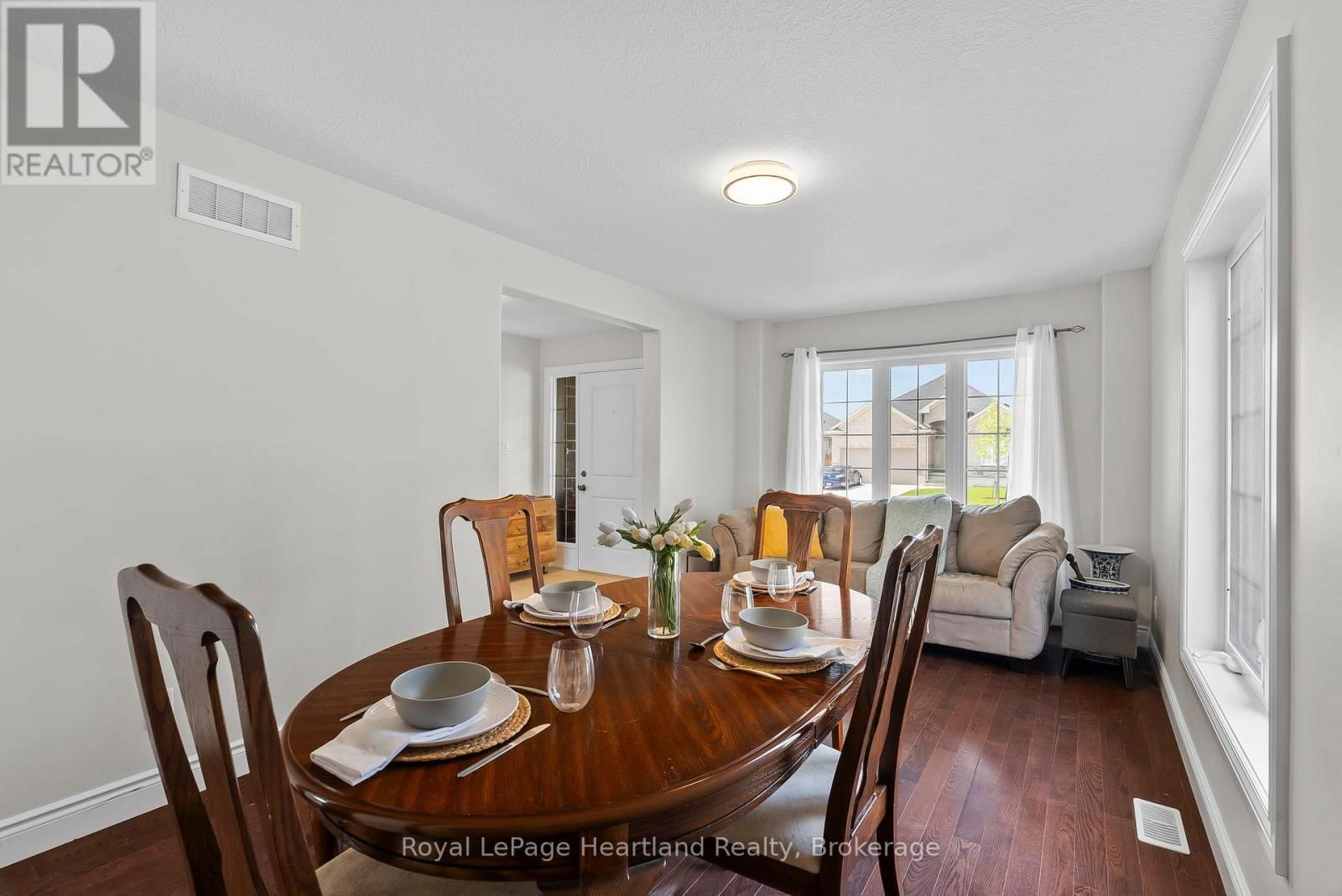 97 FORBES CRESCENT Image 16