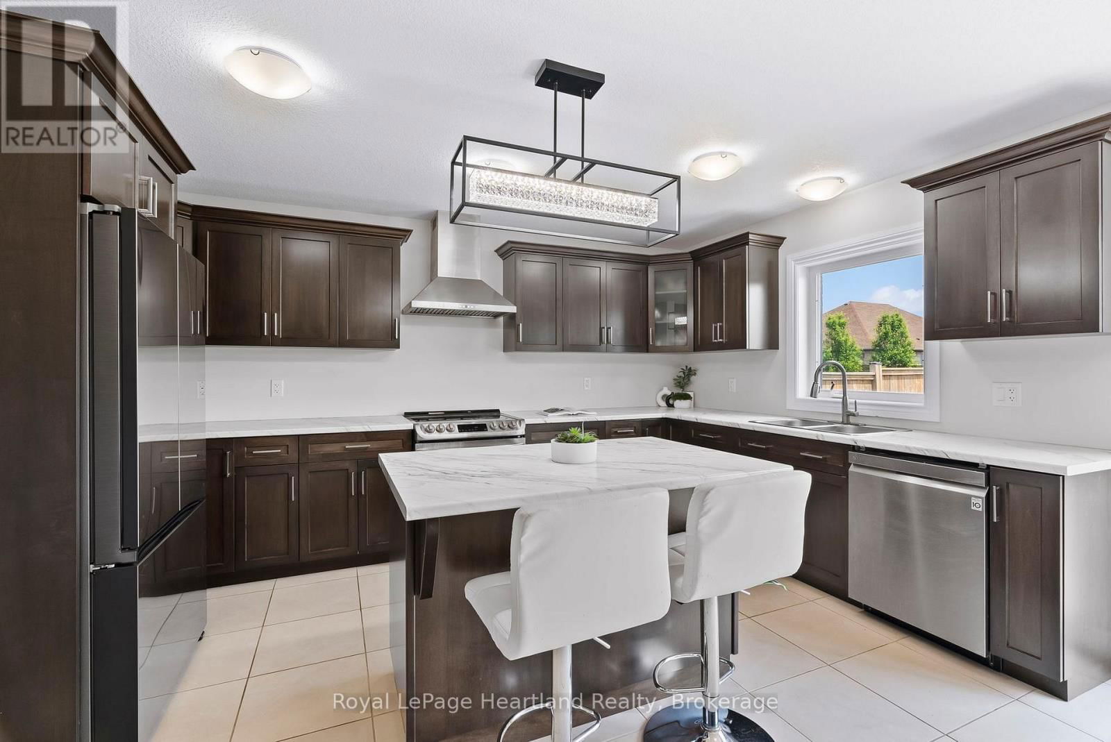 97 FORBES CRESCENT Image 17