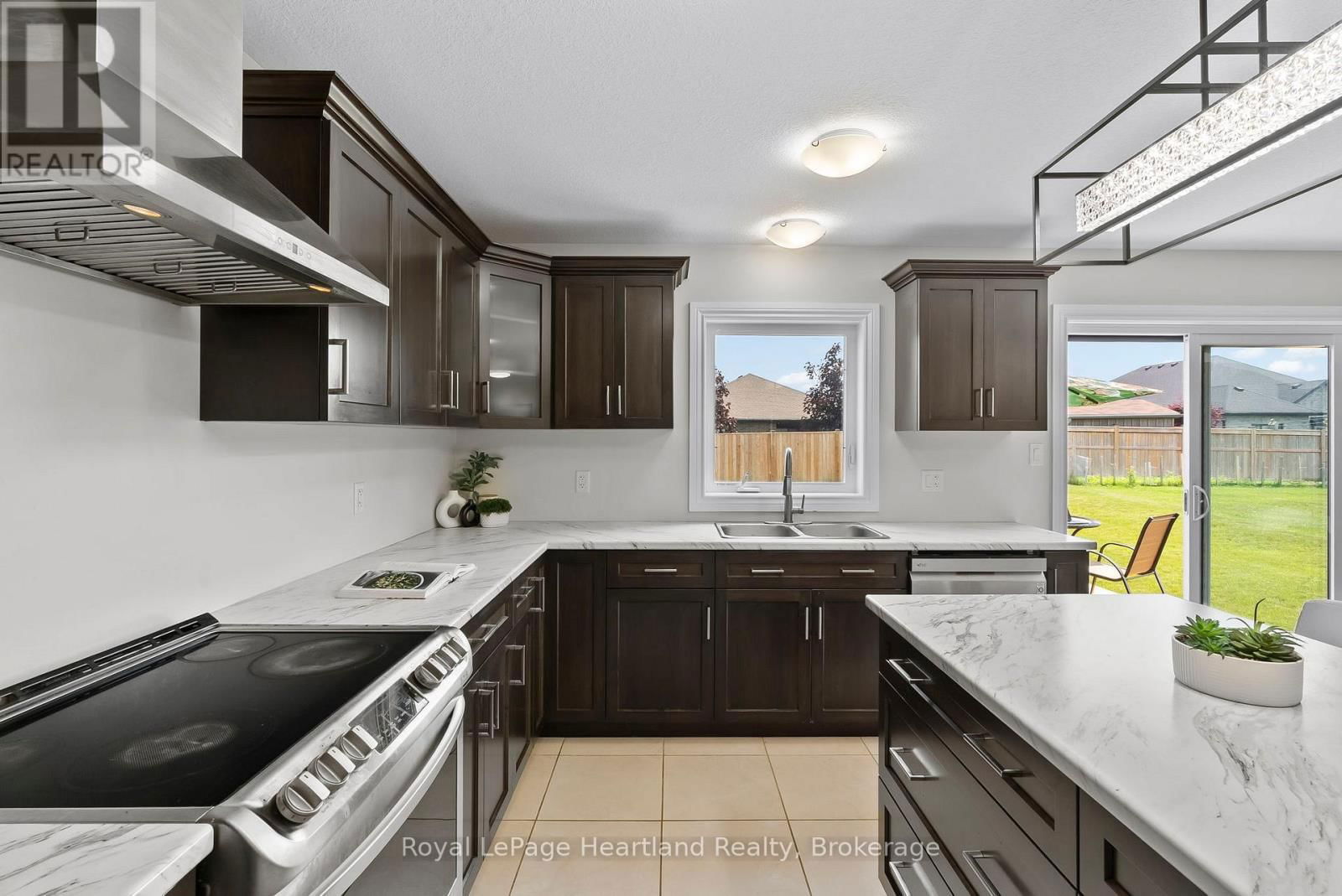 97 FORBES CRESCENT Image 21