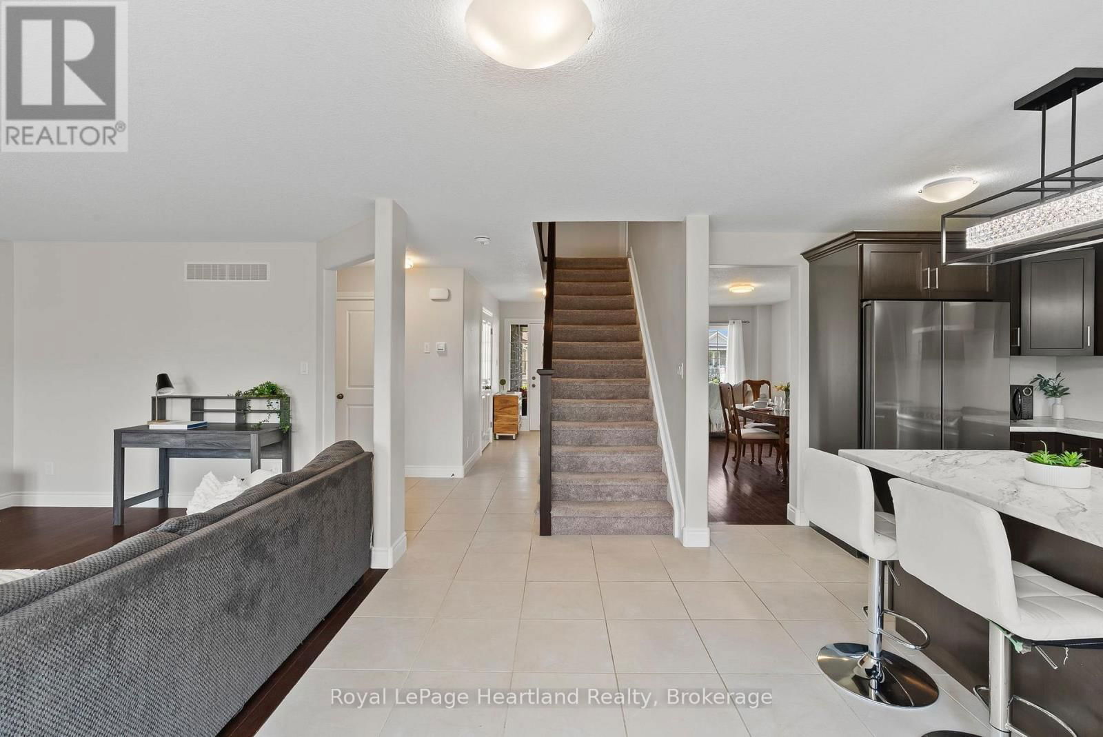 97 FORBES CRESCENT Image 22