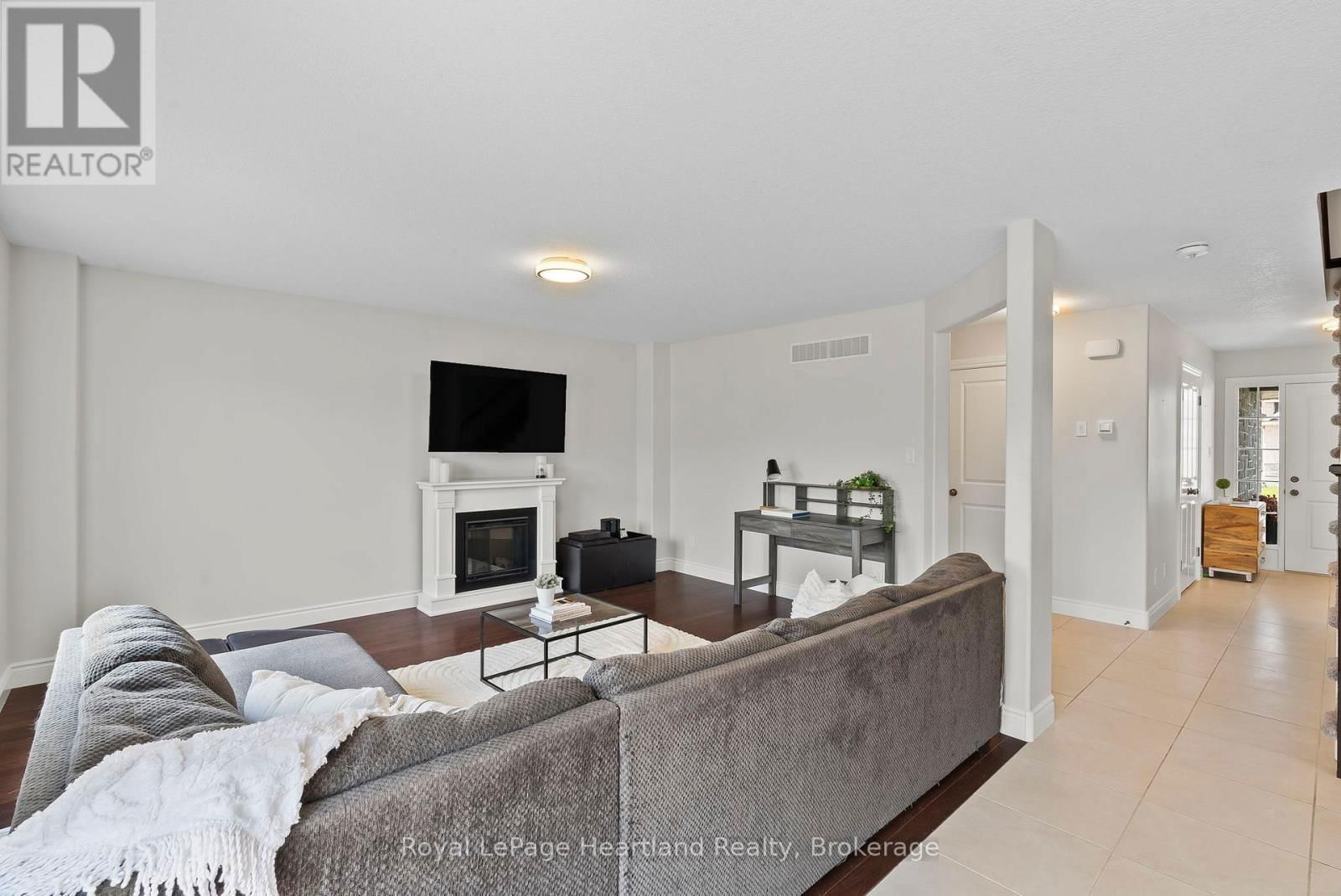 97 FORBES CRESCENT Image 23