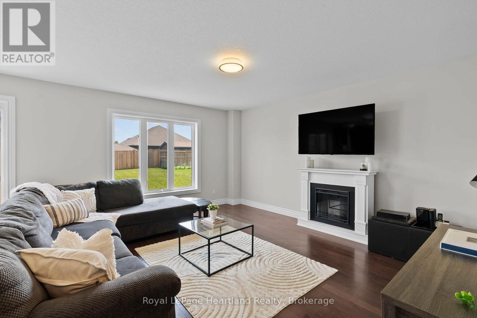 97 FORBES CRESCENT Image 24