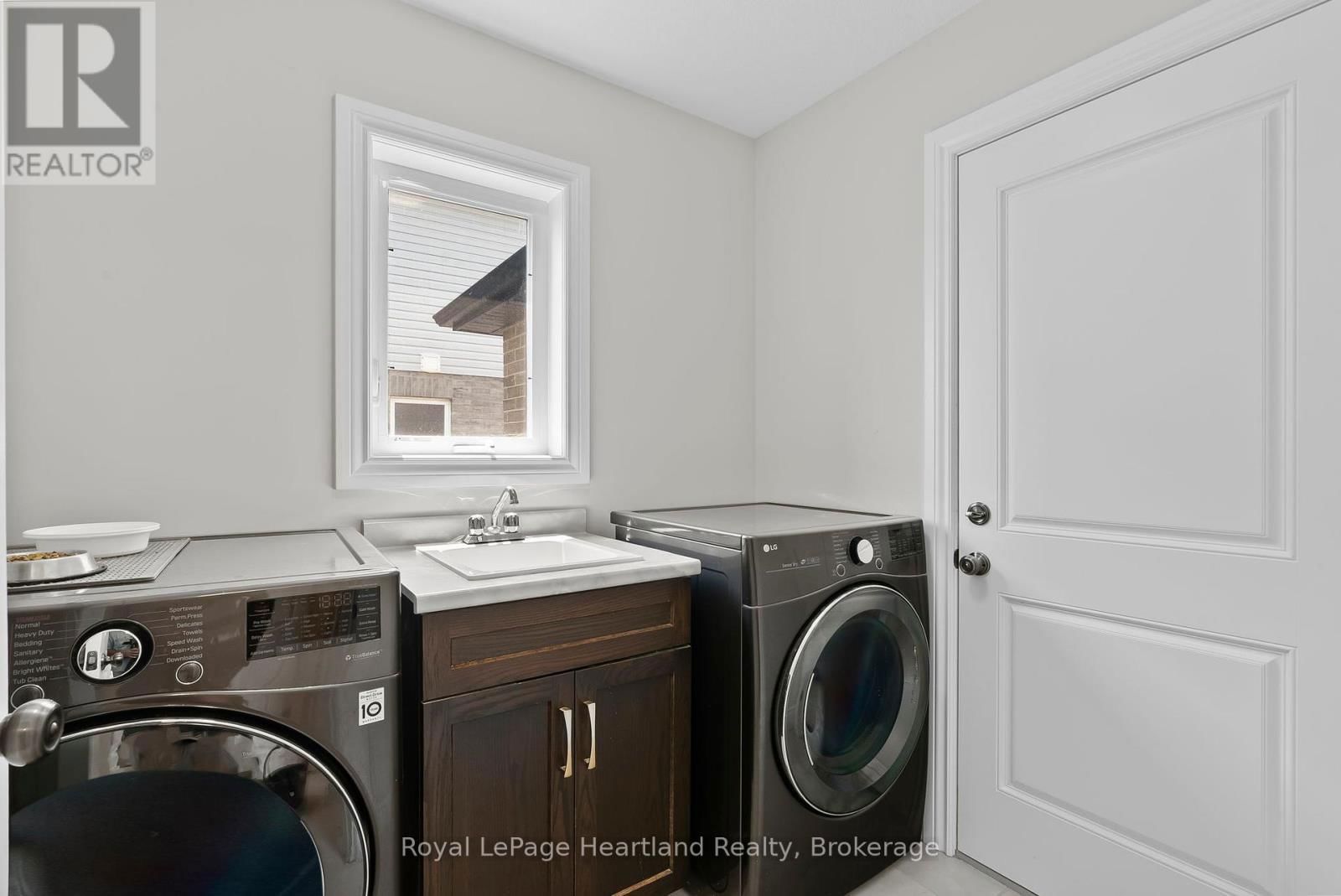 97 FORBES CRESCENT Image 28