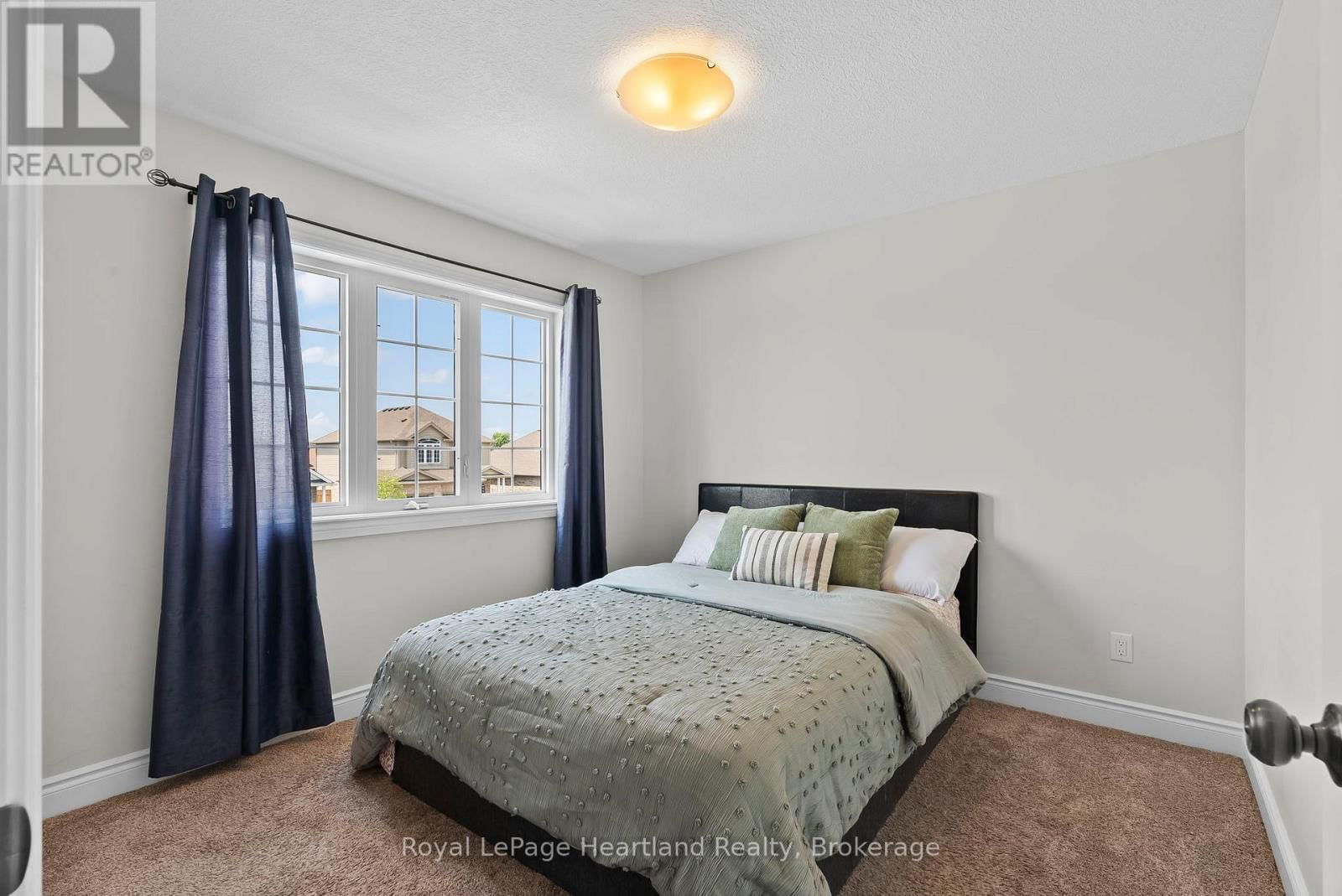97 FORBES CRESCENT Image 30