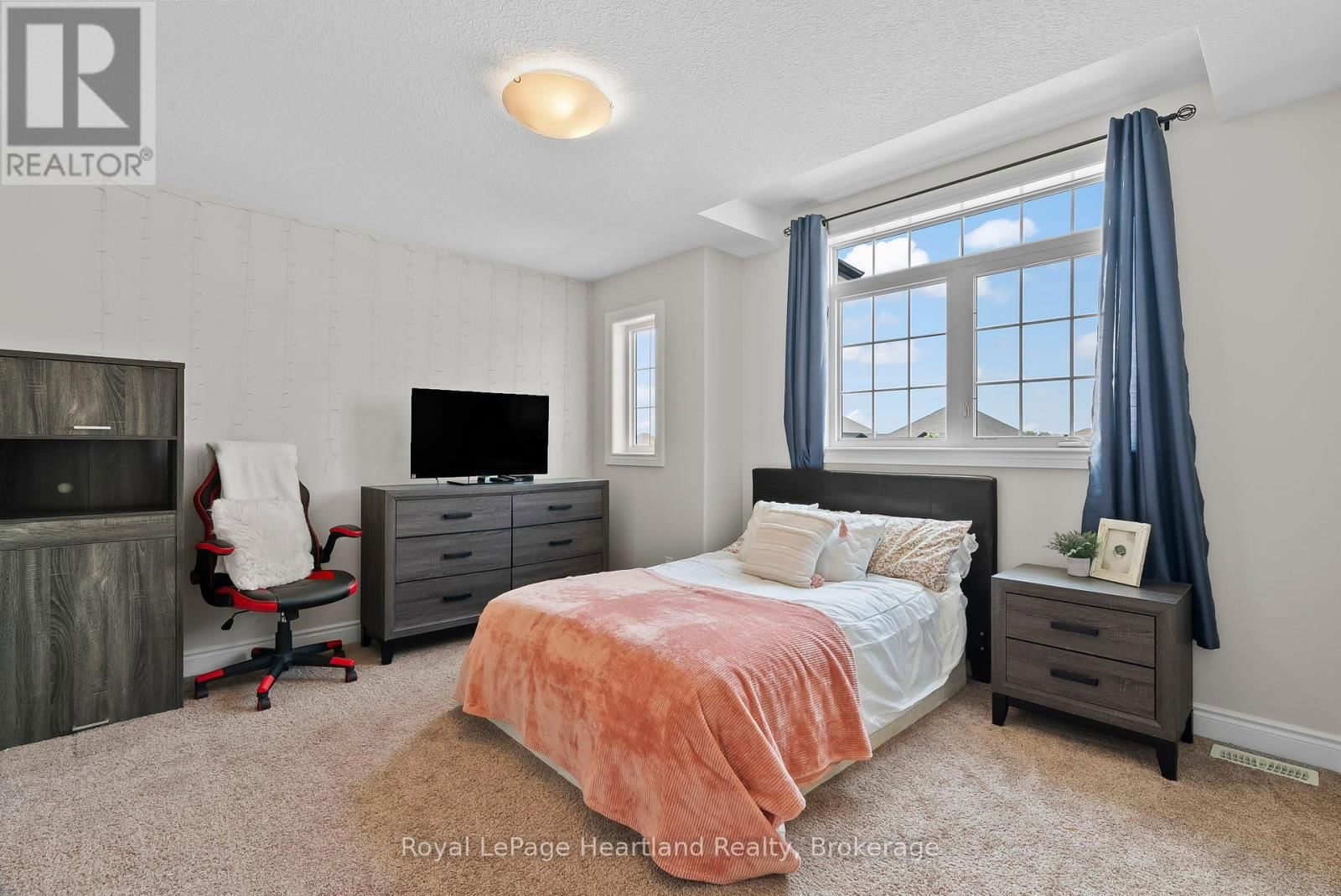 97 FORBES CRESCENT Image 31