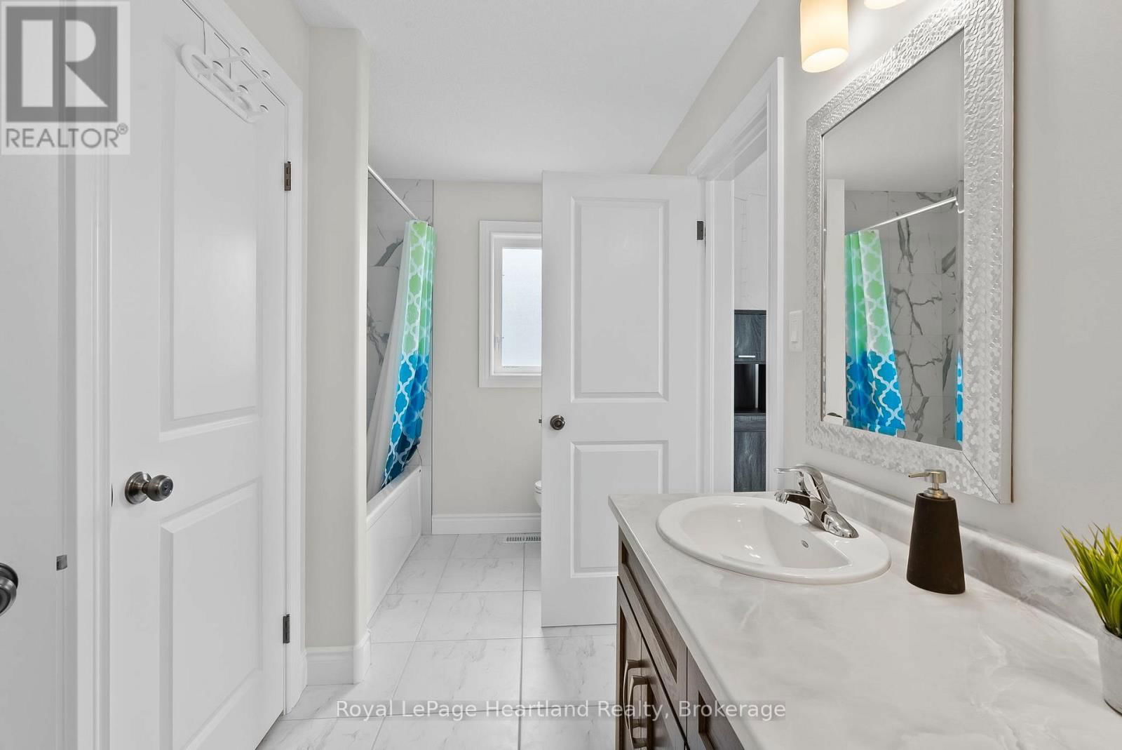 97 FORBES CRESCENT Image 34