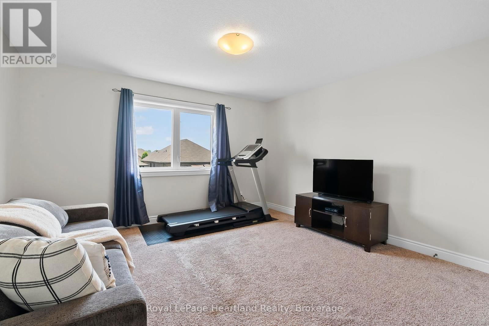 97 FORBES CRESCENT Image 35