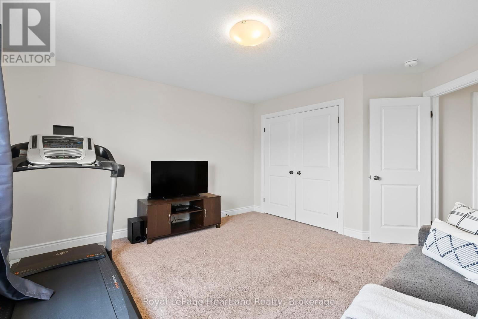 97 FORBES CRESCENT Image 36