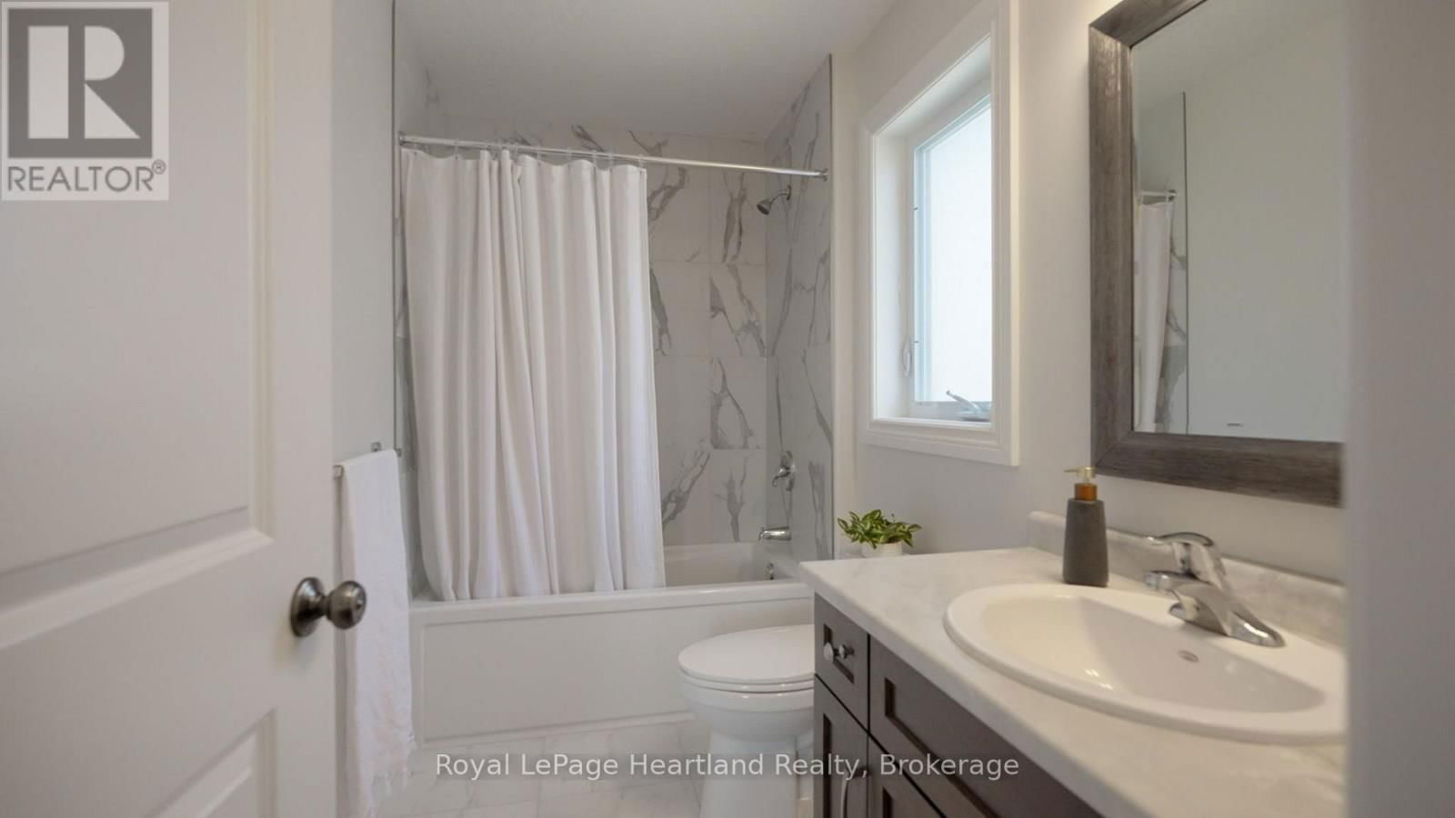 97 FORBES CRESCENT Image 39