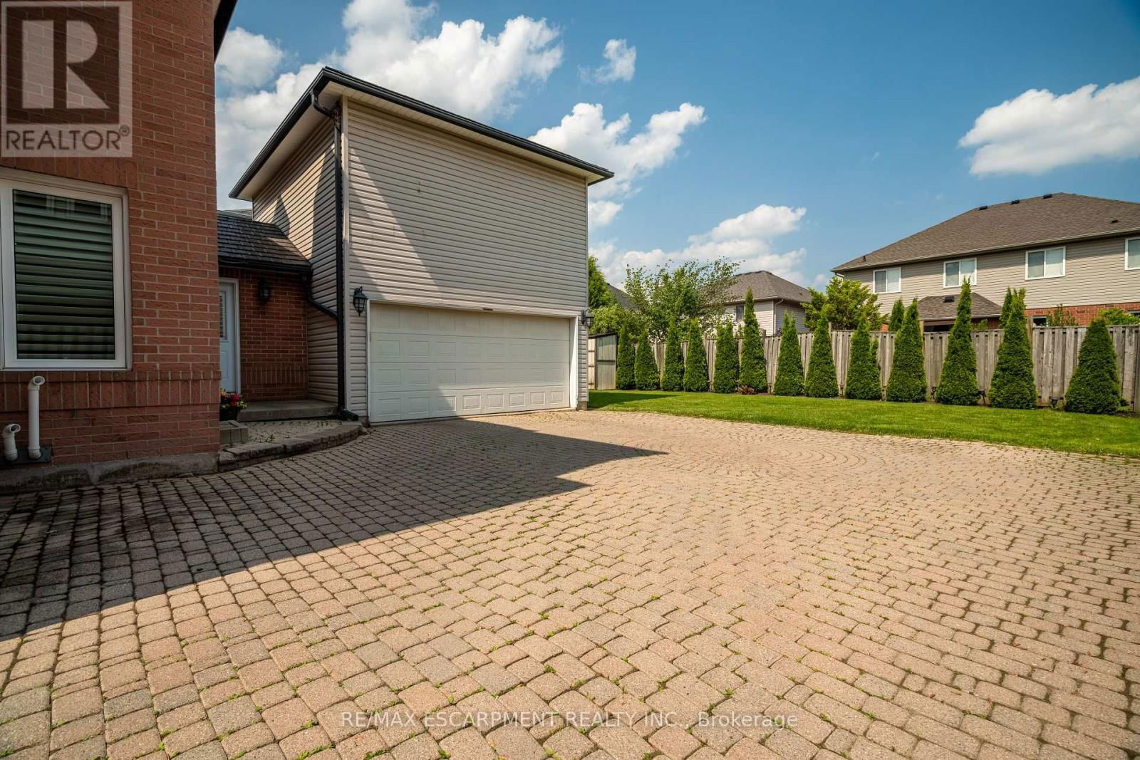 89 MEADOWLANDS BOULEVARD Image 32