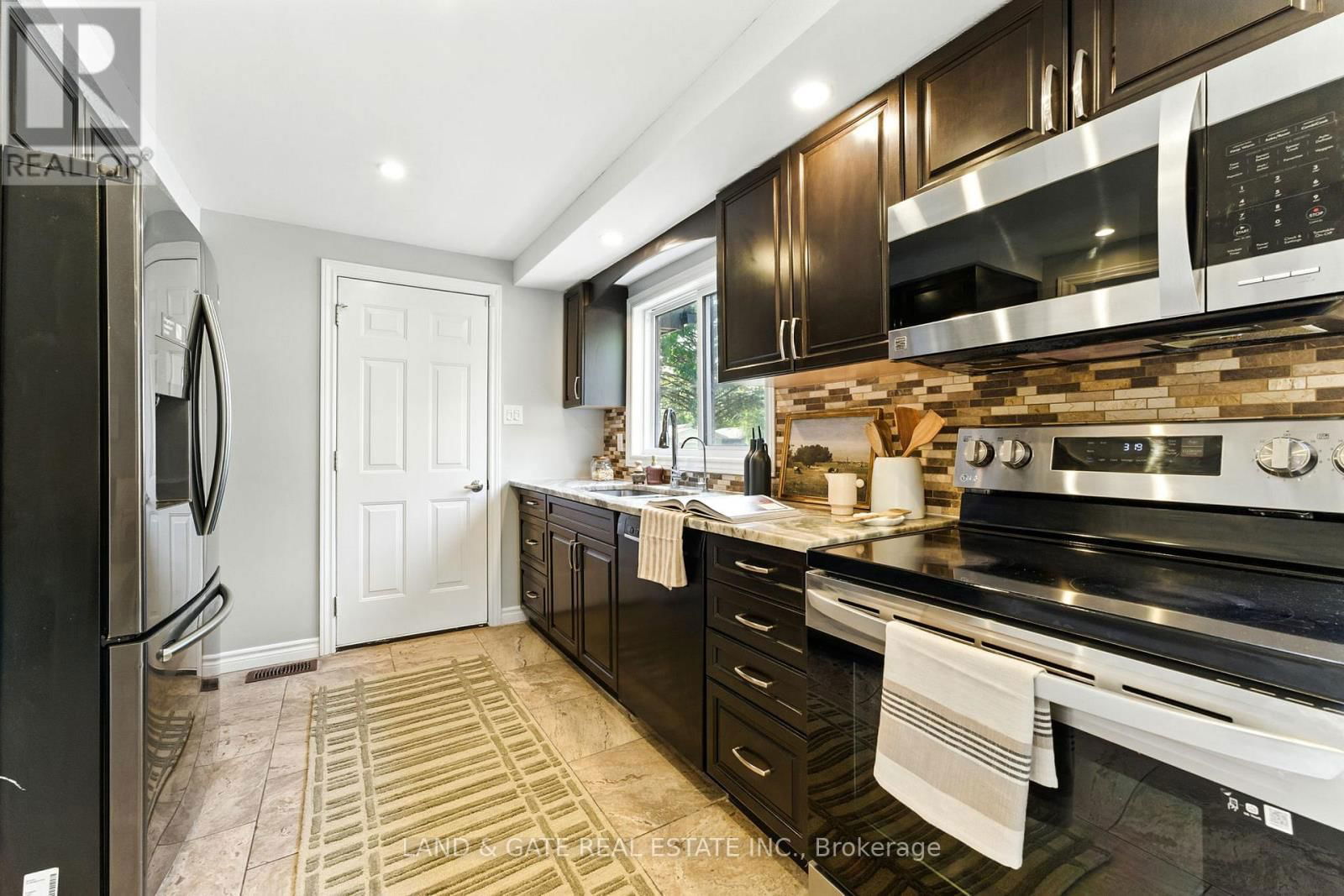 35 ASPEN VALLEY CRESCENT Image 13