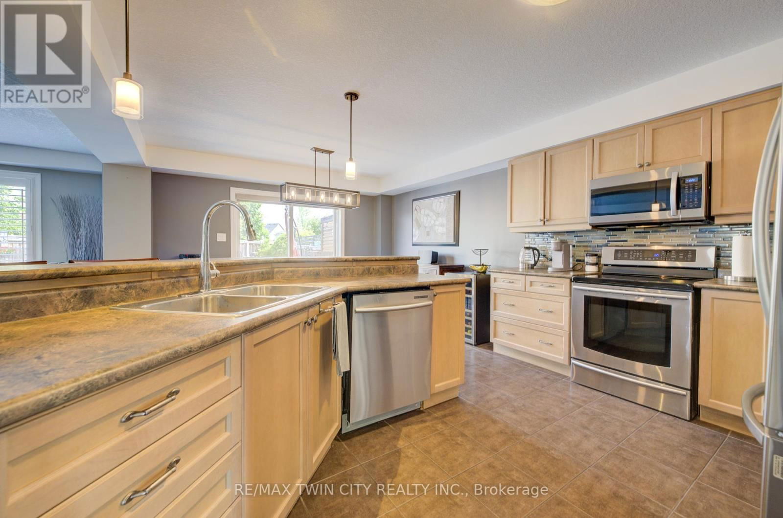 354 SALISBURY AVENUE Image 12